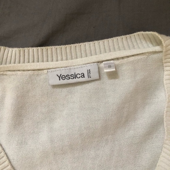 White knit vest with pink & coral geometric pattern - Picture 4 of 7